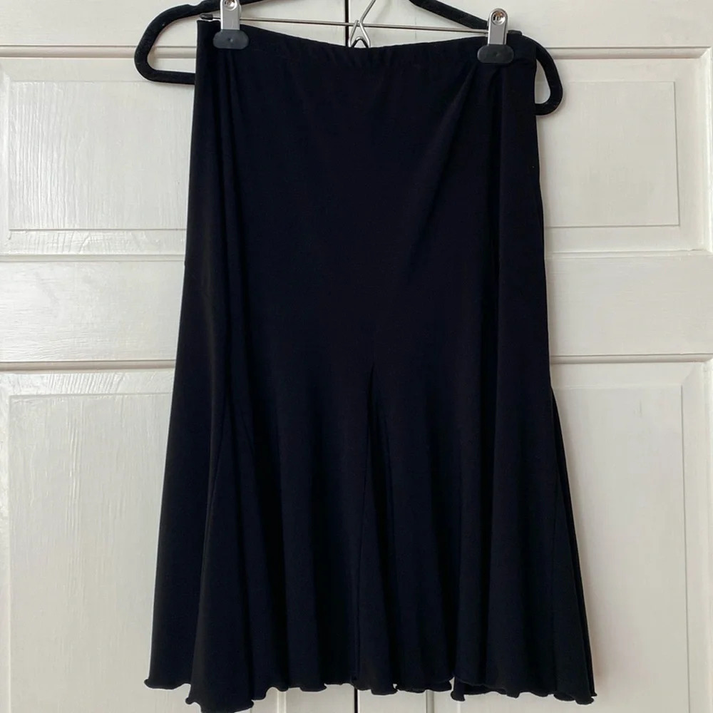 Joseph Ribkoff Black Midi Skirt Flowy Ruffle Hem Stretch Silky Knit Minimalist